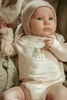 Bild von Mütze gestrickt Soft Beige Melee - 3-6 months